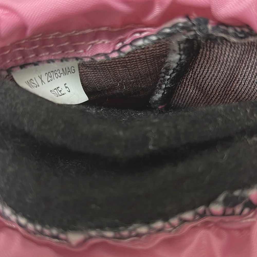 Kamik kids Insulted slip in Winter Snow Rain Boots girls Size 5 pink black